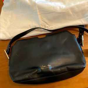 India Hicks leather cross body pouch holder - black